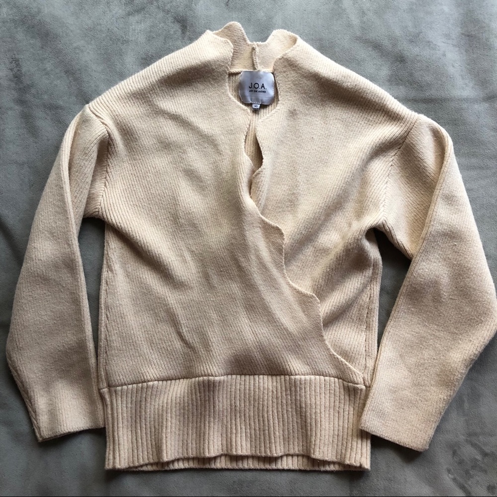 ~great condition~ sweater with detailed neckline
